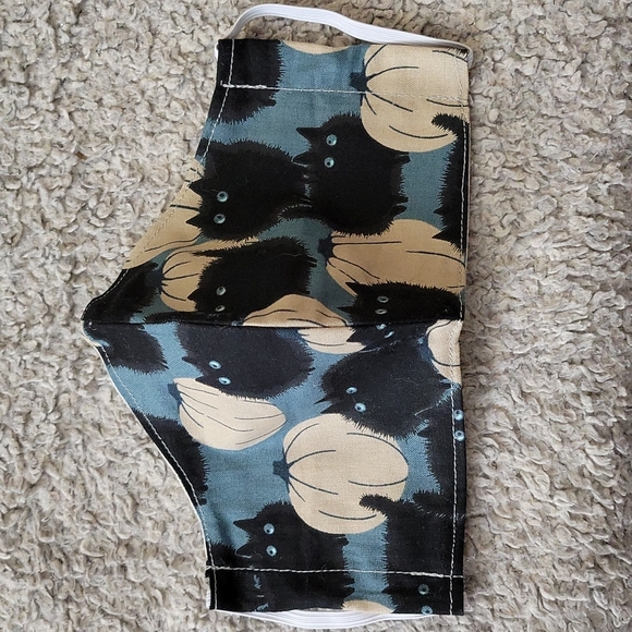 Cats and pumpkins face mask - Picture 3 of 4